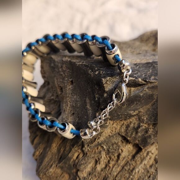 NWOT Lia Sophia "Entwine" White Blue and Silver Bracelet - Picture 4 of 4